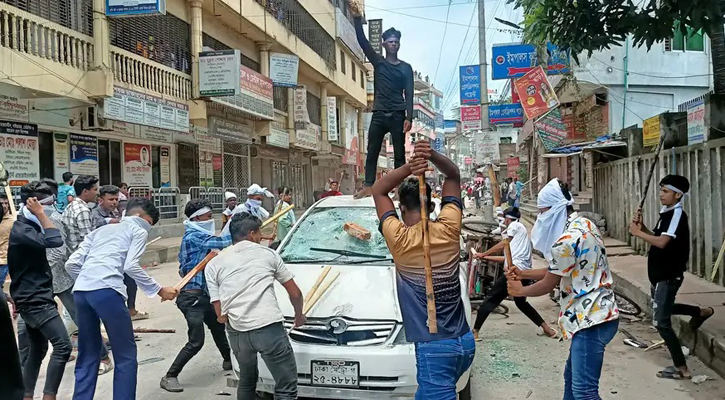 নরসিংদীতে বিএনপির যুগ্ম মহাসচিব খোকনের আইনজীবীদের গাড়ি ভাঙচুর